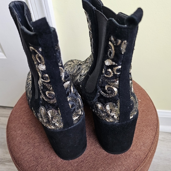 Stuart Weitzman Embroidered Metallic Floral Block Heel Boots Size 9.5 - Picture 4 of 10